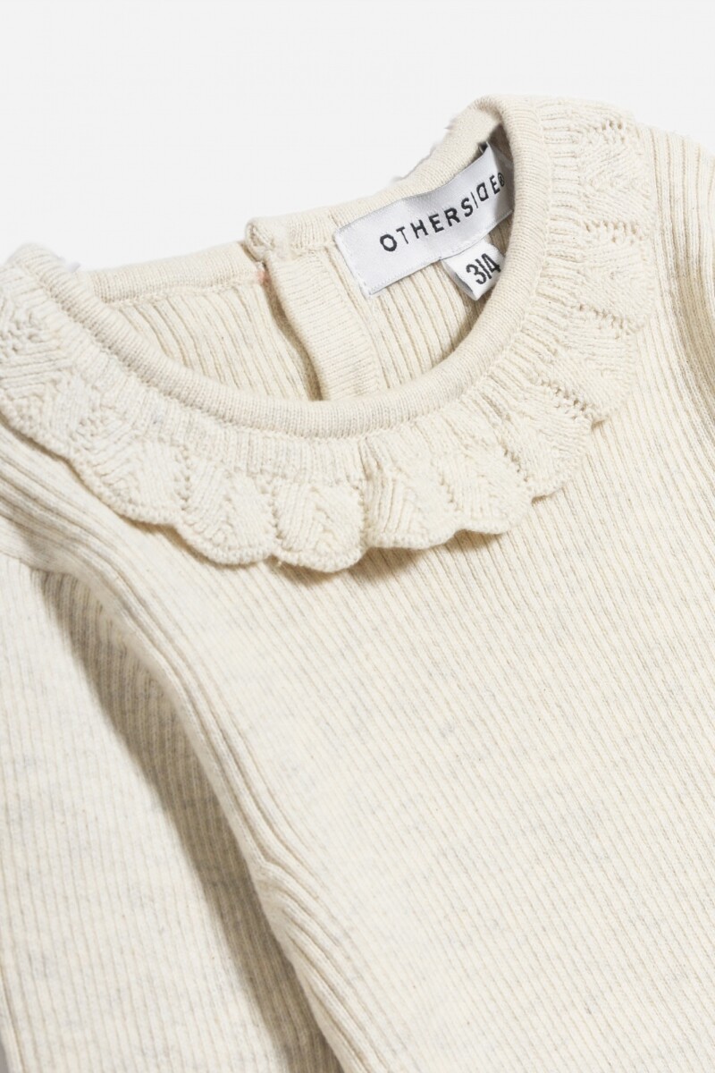 Sweater con volado CRUDO