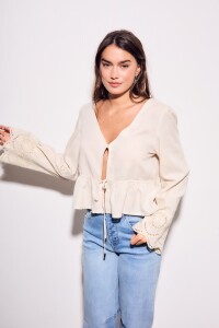 Blusa Con Lino Bordada Nacar