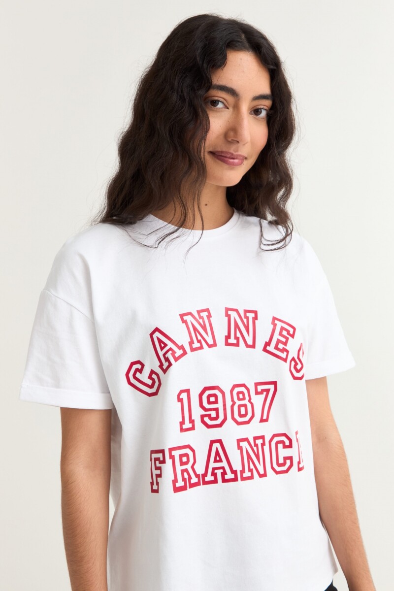 Remera m/c estampada colección Urbana BLANCO Y ROJO