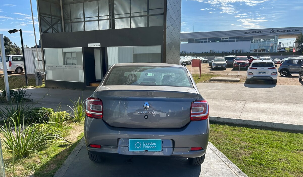 Renault Logan Life - 2023 Renault Logan Life - 2023
