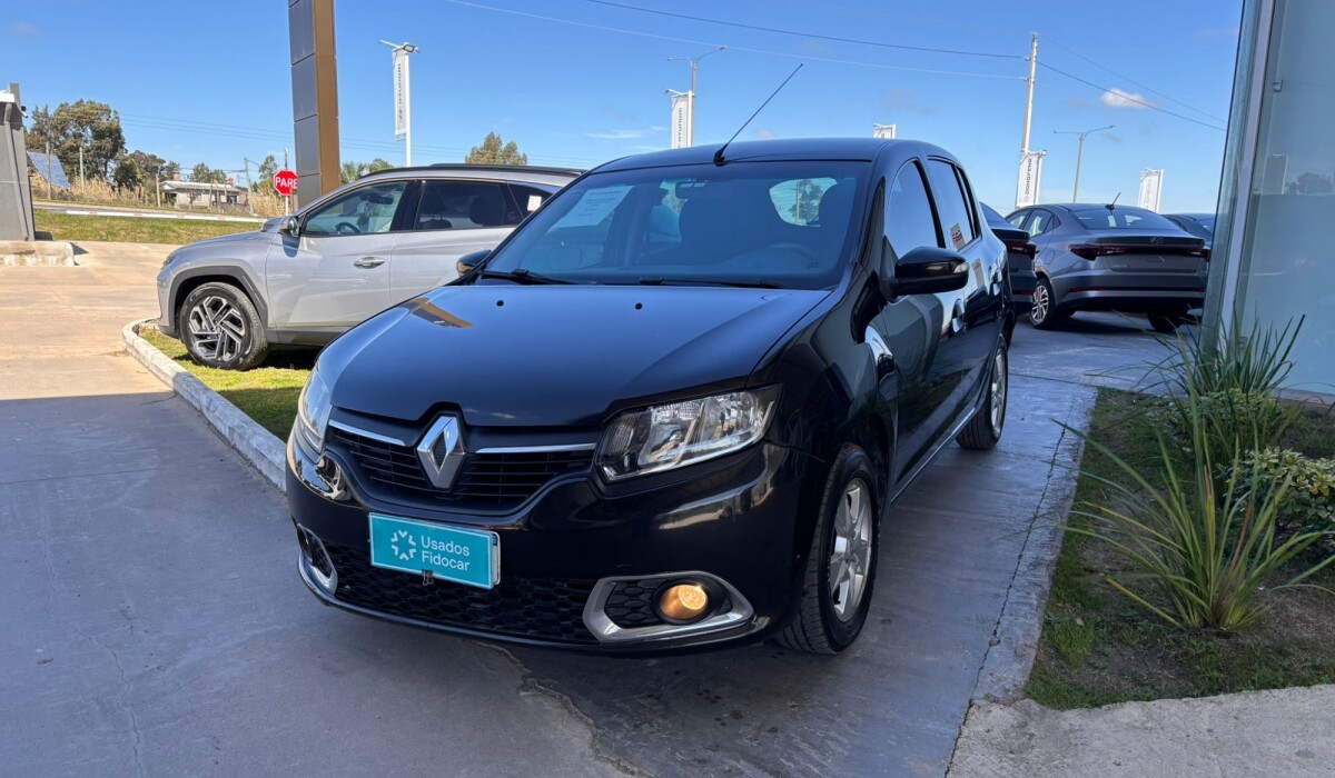 Renault Sandero 1.6 Dynamique - 2015 Renault Sandero 1.6 Dynamique - 2015
