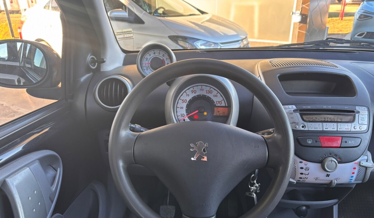 Peugeot 107 1.0 - 2011 Peugeot 107 1.0 - 2011