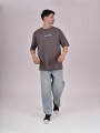 REMERA DEN PRINT GRIS OSCURO