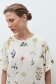 Blusa estampa floral con volados crudo