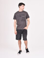 REMERA FOCUS GRIS OSCURO