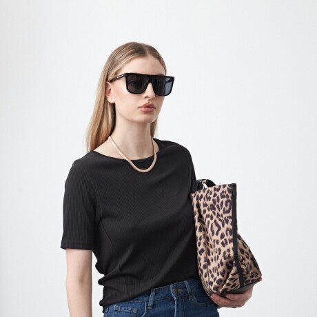 REMERA MIYASAKI Negro