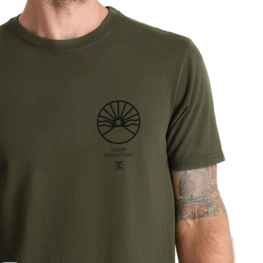 Remera Roark Roark Expeditions - Verde Remera Roark Roark Expeditions - Verde