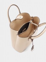 Bolso Tote Con Textura Y Colgante crudo