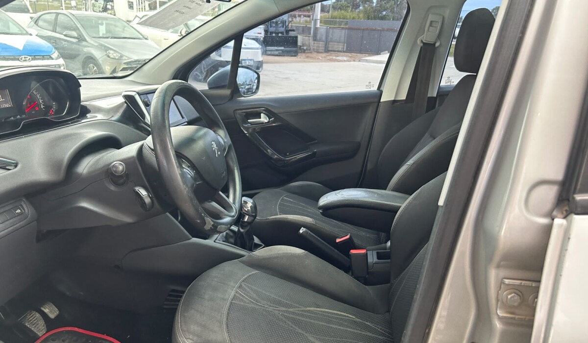 Peugeot 208 1.2 Active - 2013 Peugeot 208 1.2 Active - 2013