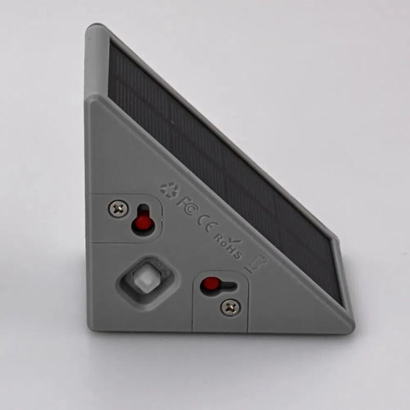 LUMINARIA SOLAR TRIANGLE CON SENSOR 2.6W - 3000K Luminaria Solar Triangle Con Sensor 2,6W 3000K Pack X2