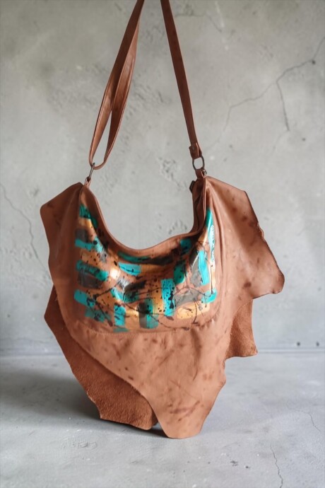 Cartera De Cuero AMA Terra Con Arte Y Mango Regulable Cartera De Cuero AMA Terra Con Arte Y Mango Regulable