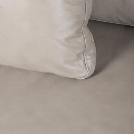 SOFÁ 3 CUERPOS CUERO-Y-MADERA GRIS ALLURE VISON