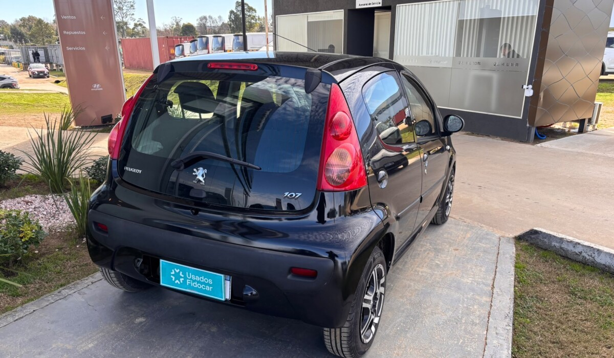 Peugeot 107 1.0 - 2011 Peugeot 107 1.0 - 2011