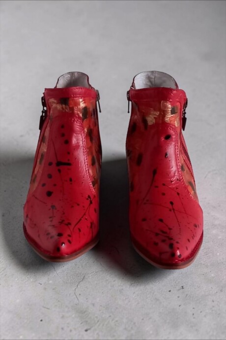 Bota De Cuero Eva Roja Con Arte Y Splash Bota De Cuero Eva Roja Con Arte Y Splash