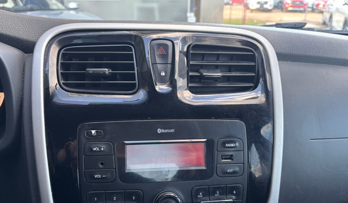 Renault Logan Authentique 1,6 - 2018 Renault Logan Authentique 1,6 - 2018