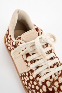 Zapatilla Pelo Animal Print Deer Ocre