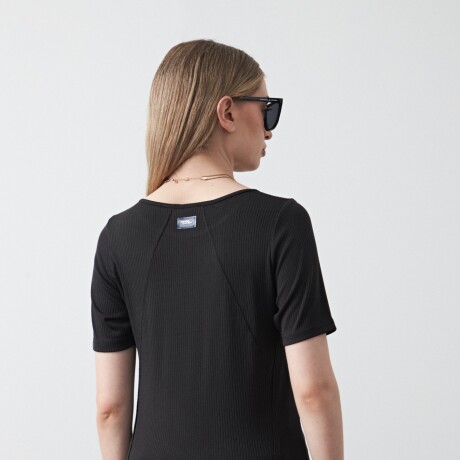 REMERA MIYASAKI Negro