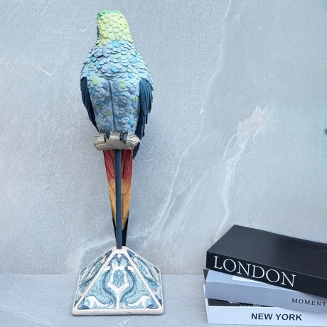 Loro Decorativo Resina en Base Cerámica ▪️Alto 65.6cm x Ancho 22.7cm x Largo 20.8cm Loro Decorativo Resina en Base Cerámica ▪️Alto 65.6cm x Ancho 22.7cm x Largo 20.8cm