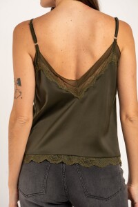 Blusa Satinada Con Encaje Oliva