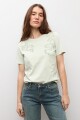 Remera apliques florales verde pastel