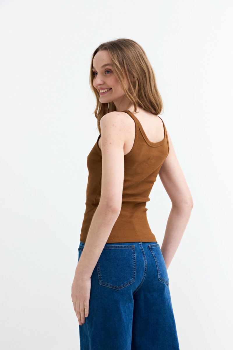 Musculosa en rib tirante finos TOSTADO
