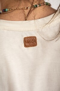 Remera Escote V Algodón Nácar