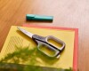 Tijera Multiuso Joseph Joseph PlusCut™ con Cortacajas Integrado Tijera Multiuso Joseph Joseph PlusCut™ con Cortacajas Integrado