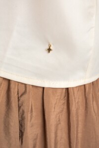 Musculosa Volado Saten Beige