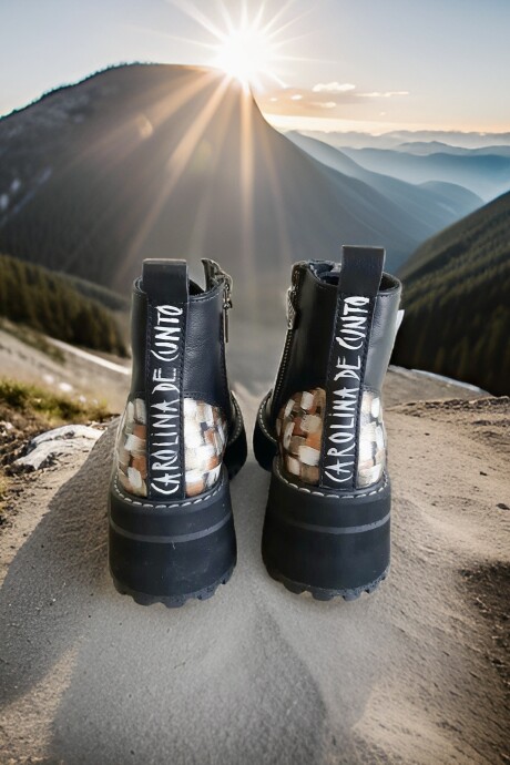 Bota Borcego Alkira Negro Con Arte Linea Ottenta. Bota Borcego Alkira Negro Con Arte Linea Ottenta.