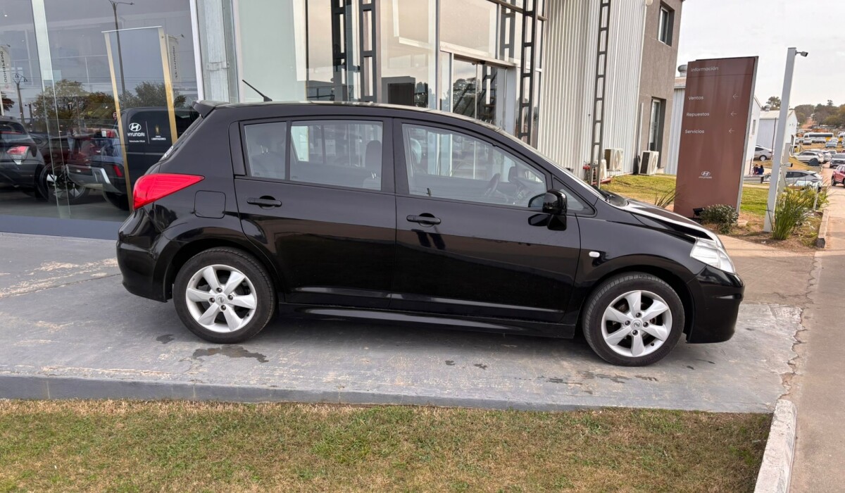 Nissan Tiida HB Full - 2013 Nissan Tiida HB Full - 2013