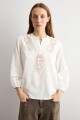 Blusa romantica bordada blanco
