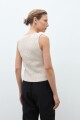 Chaleco tejido escote V beige melange