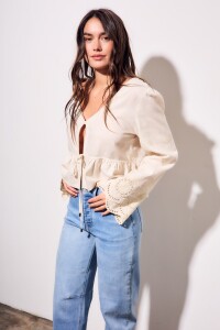 Blusa Con Lino Bordada Nacar