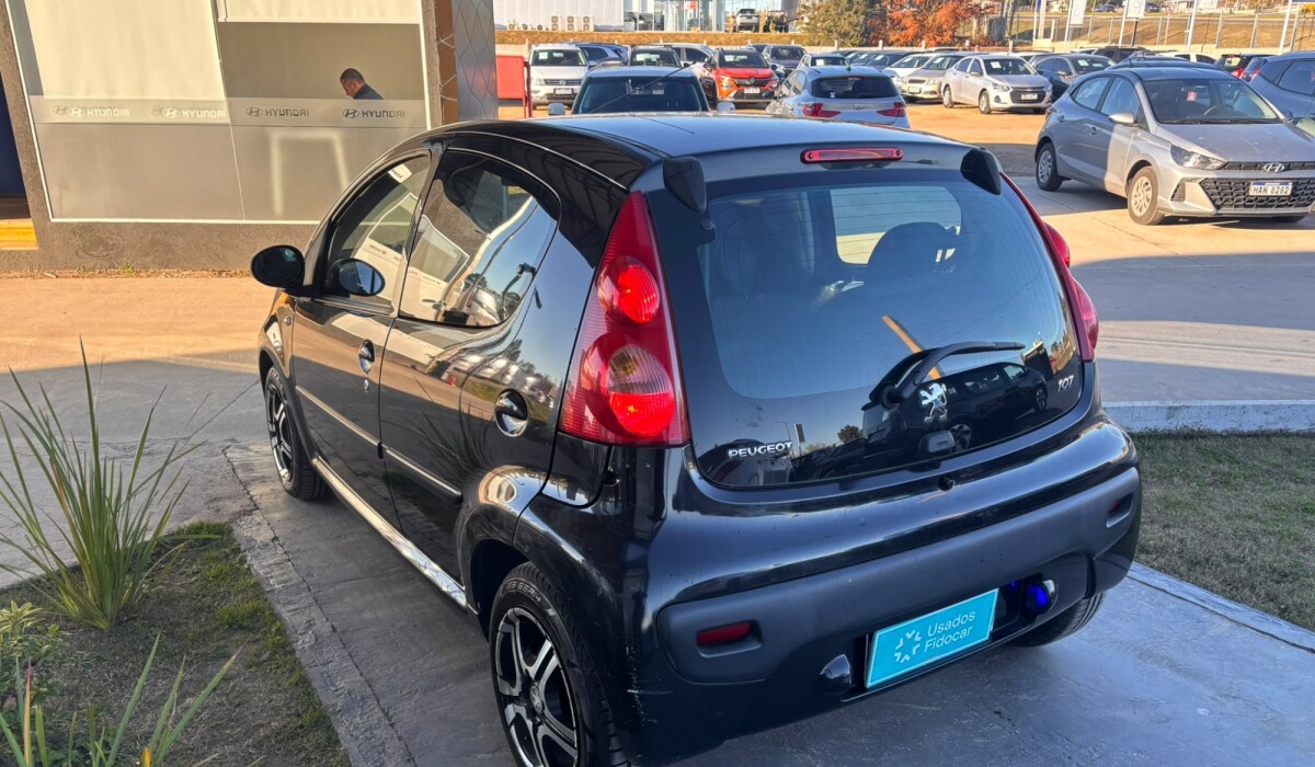 Peugeot 107 1.0 - 2011 Peugeot 107 1.0 - 2011