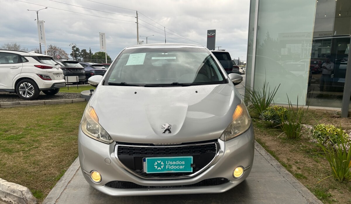Peugeot 208 1.2 Active - 2013 Peugeot 208 1.2 Active - 2013