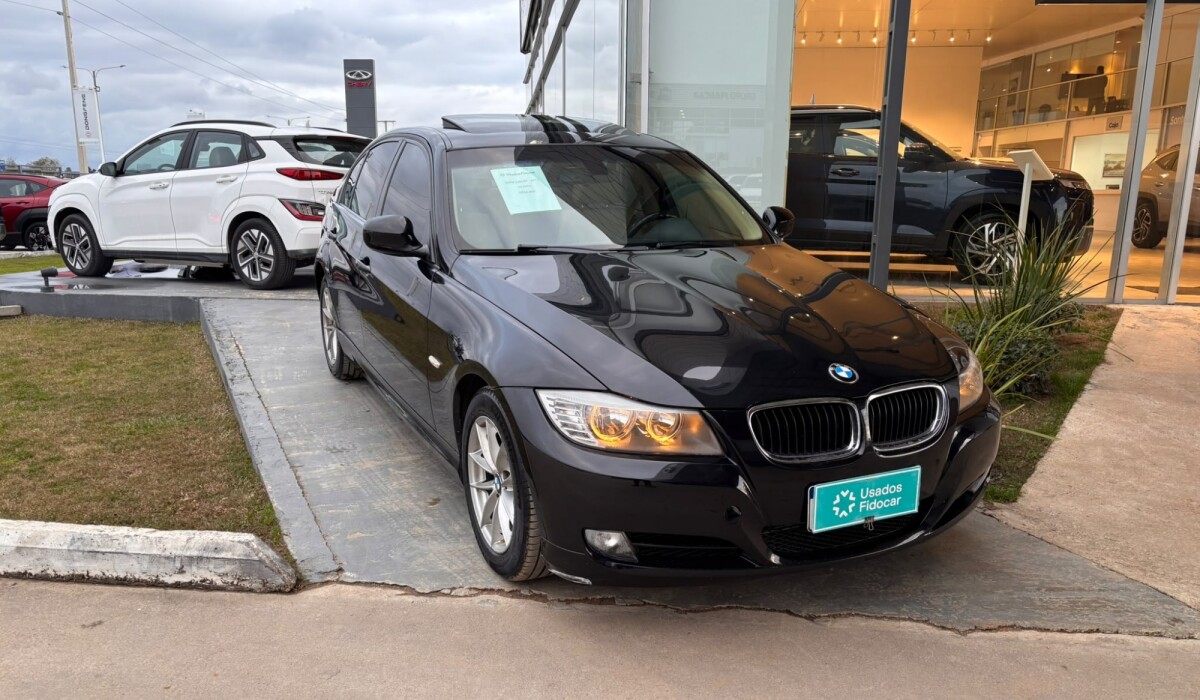 BMW 320I - 2011 BMW 320I - 2011