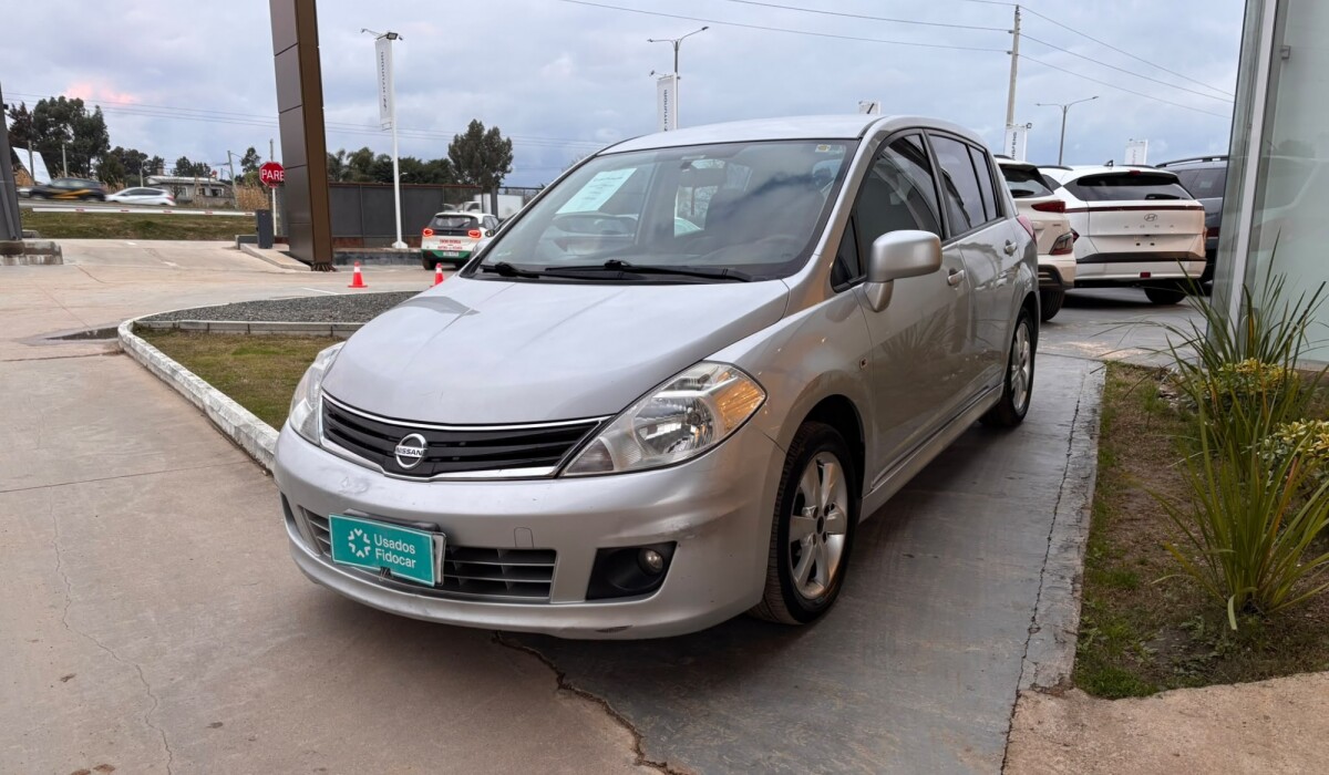Nissan Tiida HB Full - 2013 Nissan Tiida HB Full - 2013