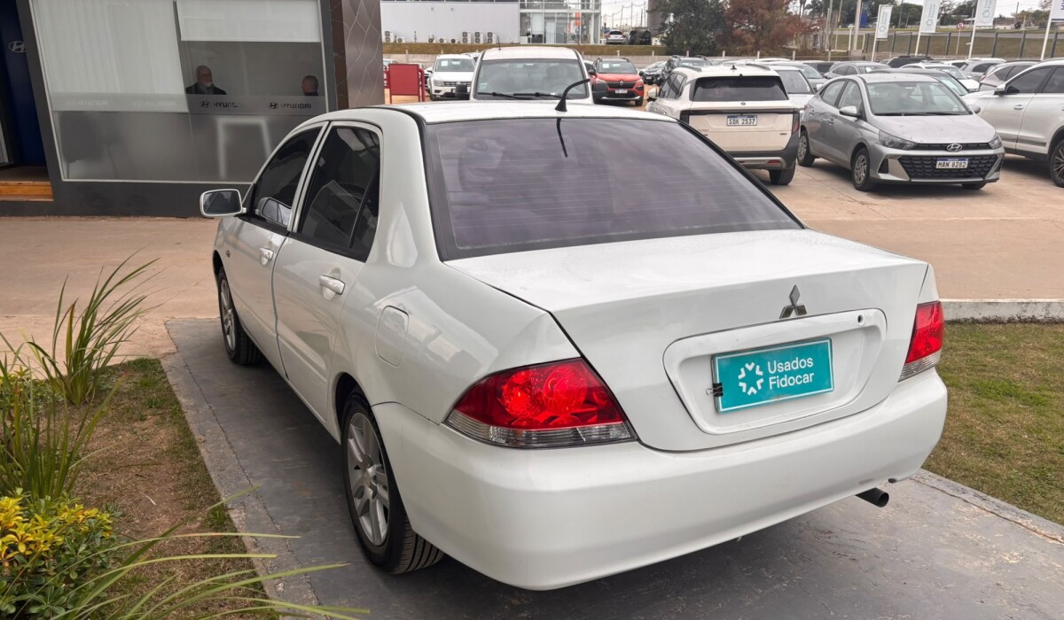 Mitsubishi Lancer 1.6 GLX - 2011 Mitsubishi Lancer 1.6 GLX - 2011