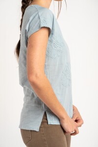 Remera Bordada Alodón Flame Celeste