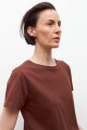 Remera escote a la base chocolate