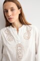 Blusa romantica bordada blanco
