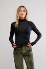 REMERA CLOSE TO HOME Negro