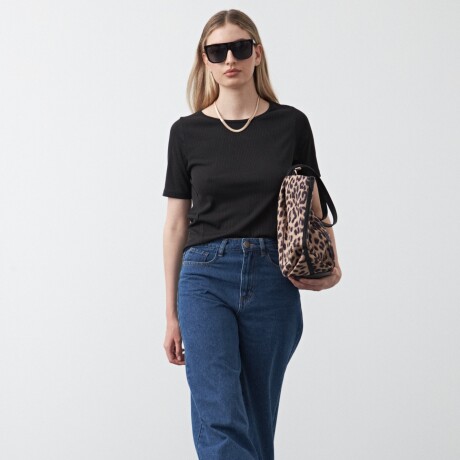 REMERA MIYASAKI Negro