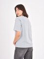 REMERA DETAIL GRIS CLARO