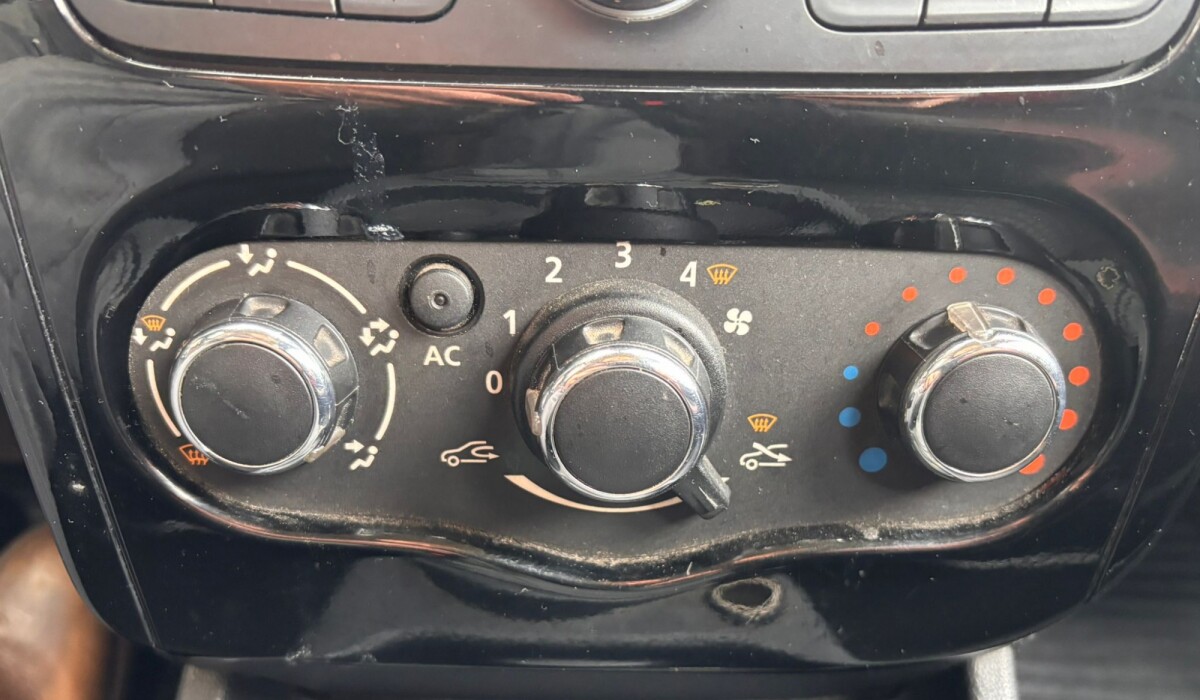 Renault Sandero Stepway Comf. 1.6 - 2014 Renault Sandero Stepway Comf. 1.6 - 2014