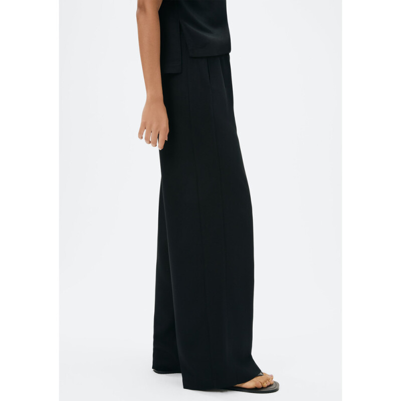 CALCA FEM PRETO ESCURO