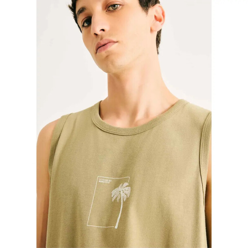 CAMISETA REGATA MASC OLIVA MEDIO