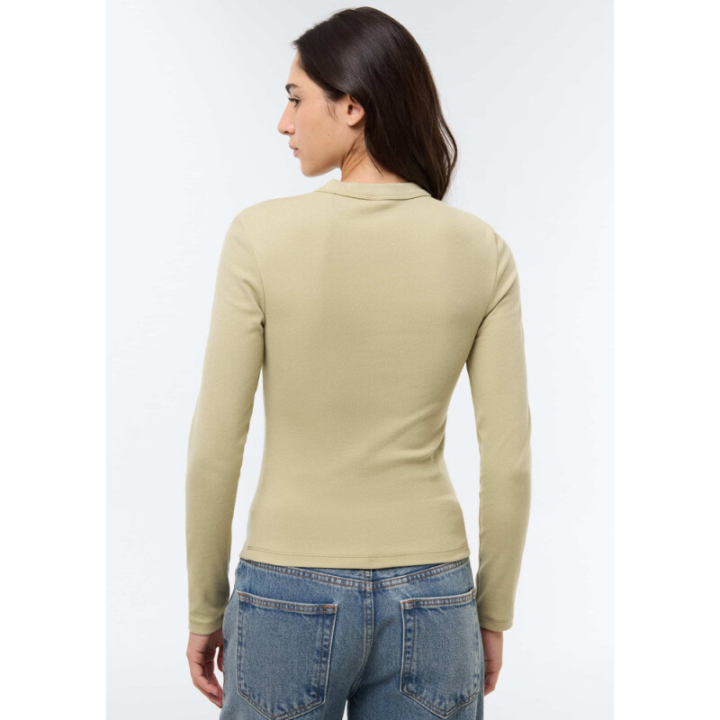 CAMISETA ML FEM OLIVA CLARO