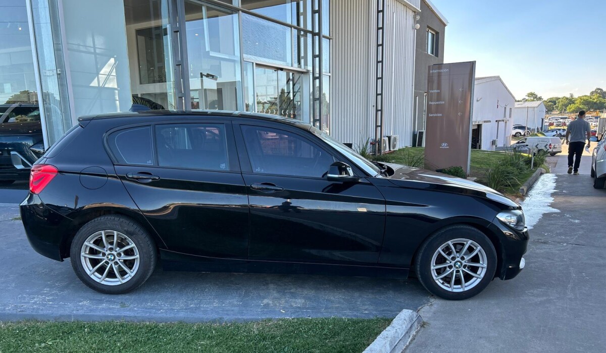 BMW 118i 1.5 MT - 2019 BMW 118i 1.5 MT - 2019