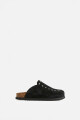 Zueco tachas simil gamuza negro